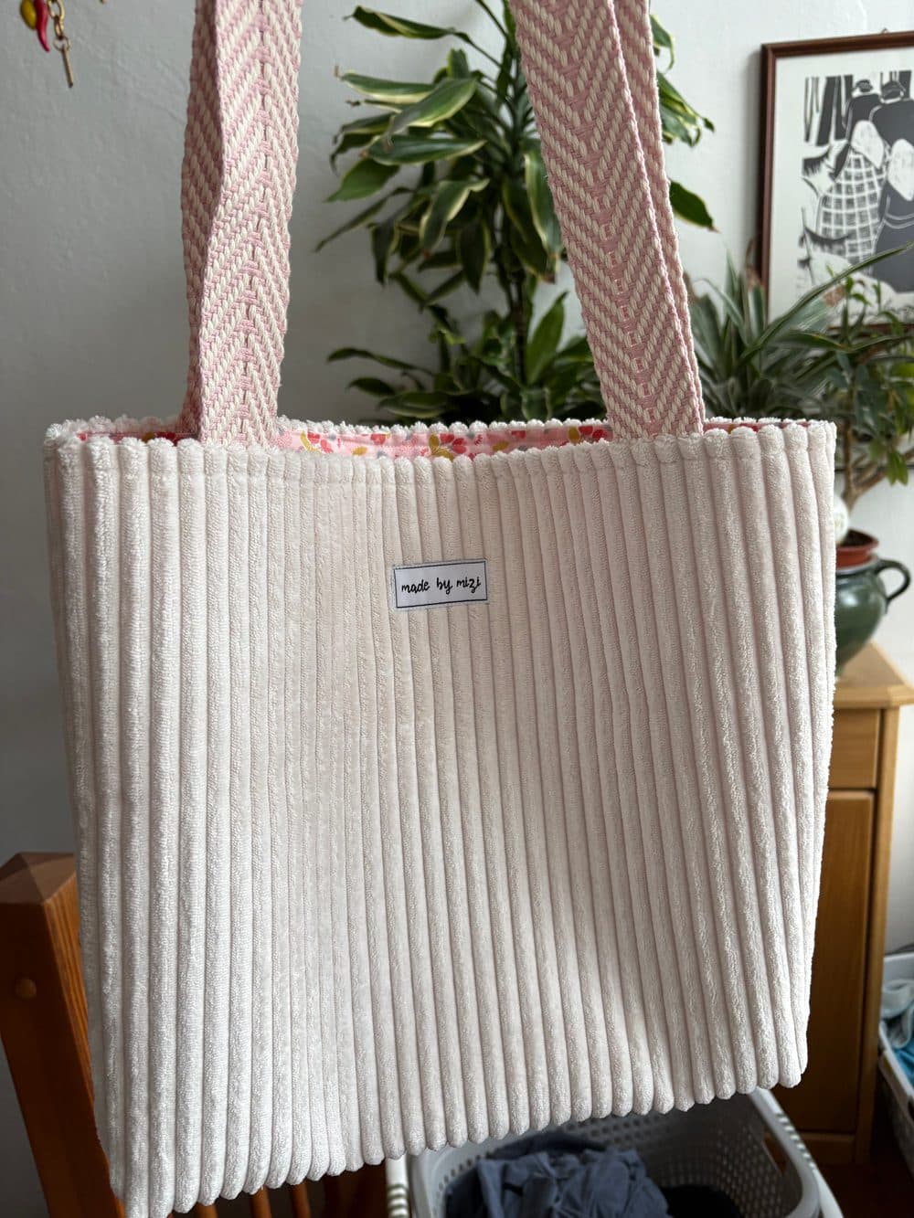 Mittelgroße Tasche mit Innentasche
