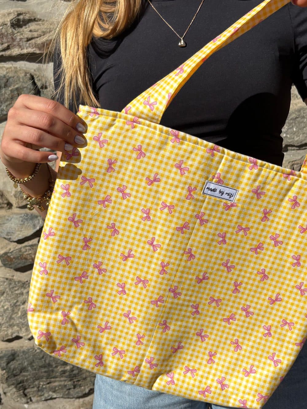 Mittelgroße Tasche ohne Innentasche
