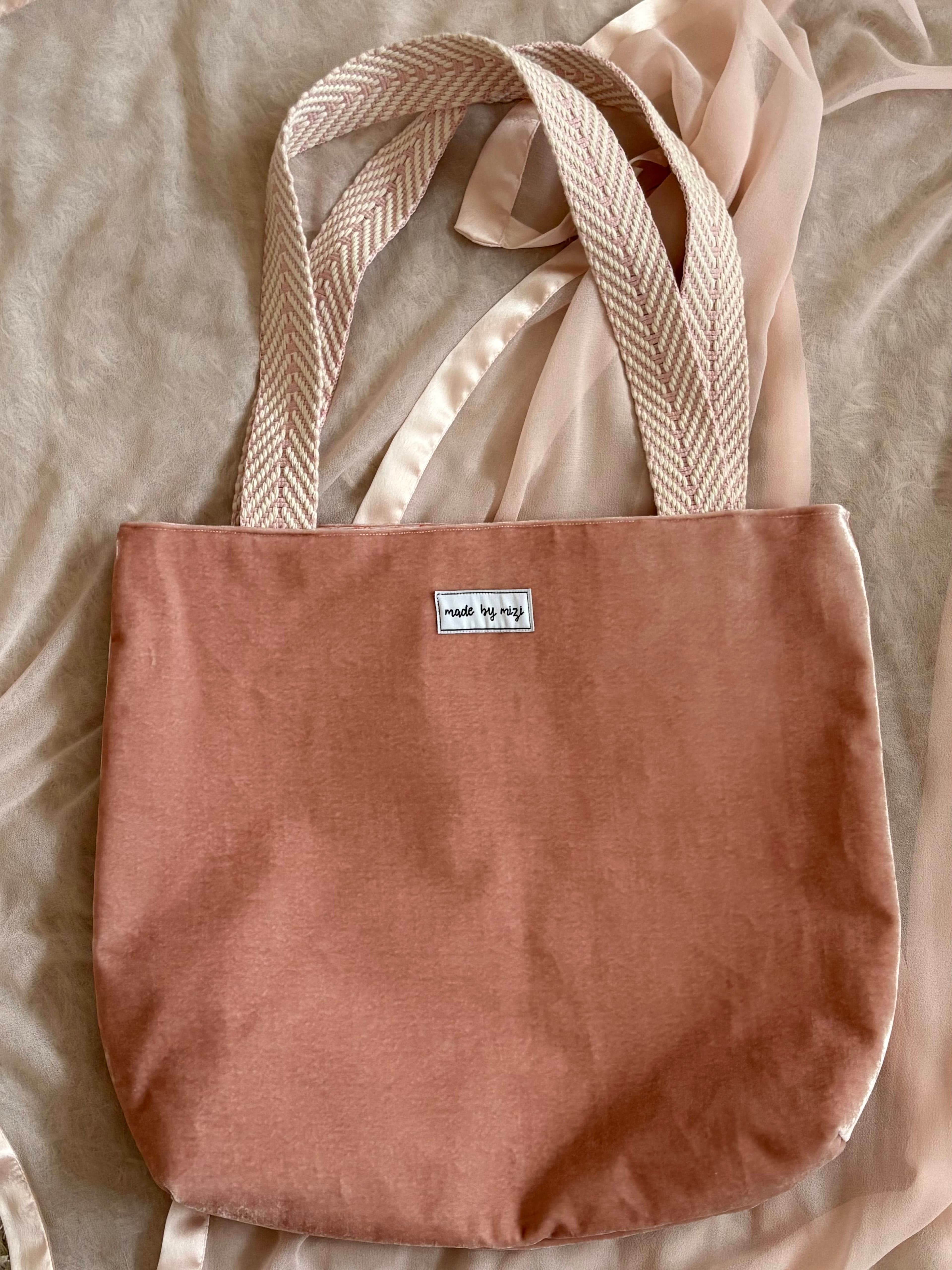 Mittelgroße Tasche mit Innentasche – handgenähtes Einzelstück aus Österreich, made by mizi